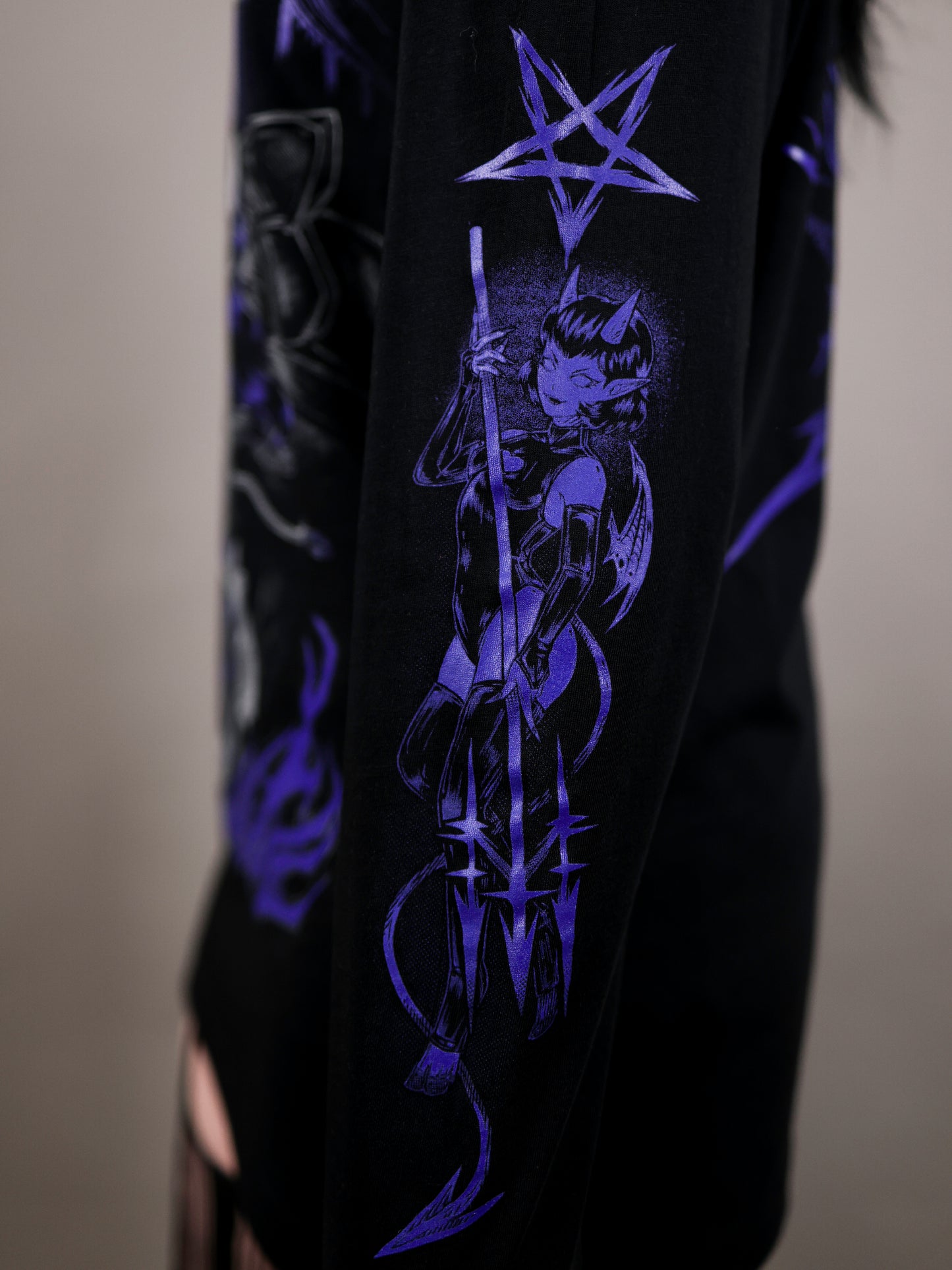 THE DEVIL- Long Sleeve T-shirt